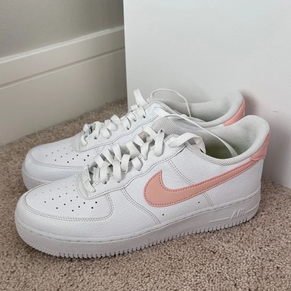 Nike White Leather Low-Top Sneakers with Pink Swoosh